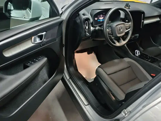 Volvo XC40 — Фото автомобиля 15