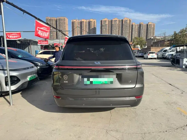 Li Auto L9 — Фото автомобиля 9
