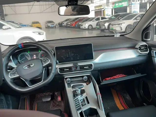Geely Binyue — Фото автомобиля 10