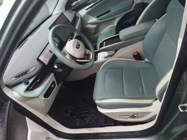 Geely Geometry G6 — Фото автомобиля 19