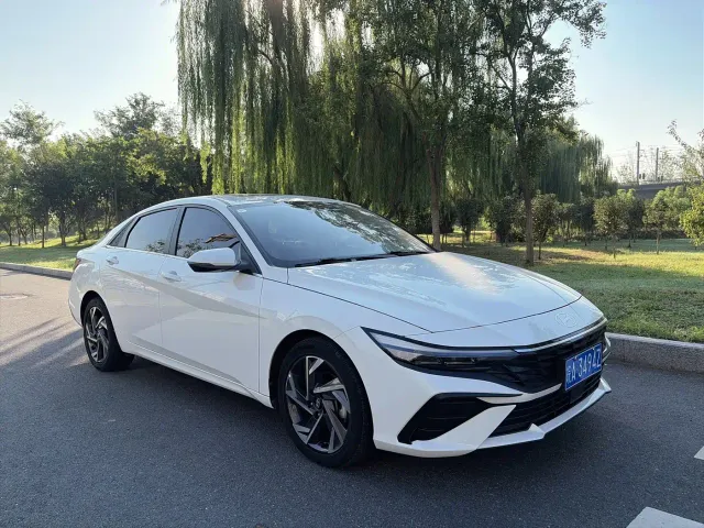Hyundai Elantra — Фото автомобиля 3