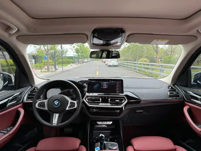 BMW iX3 — Фото автомобиля 15