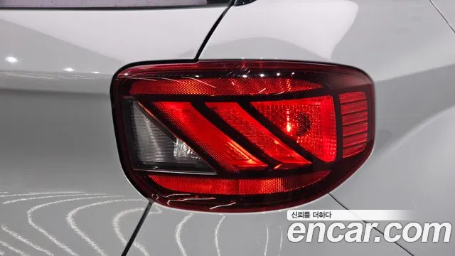 Hyundai Venue — Фото автомобиля 8