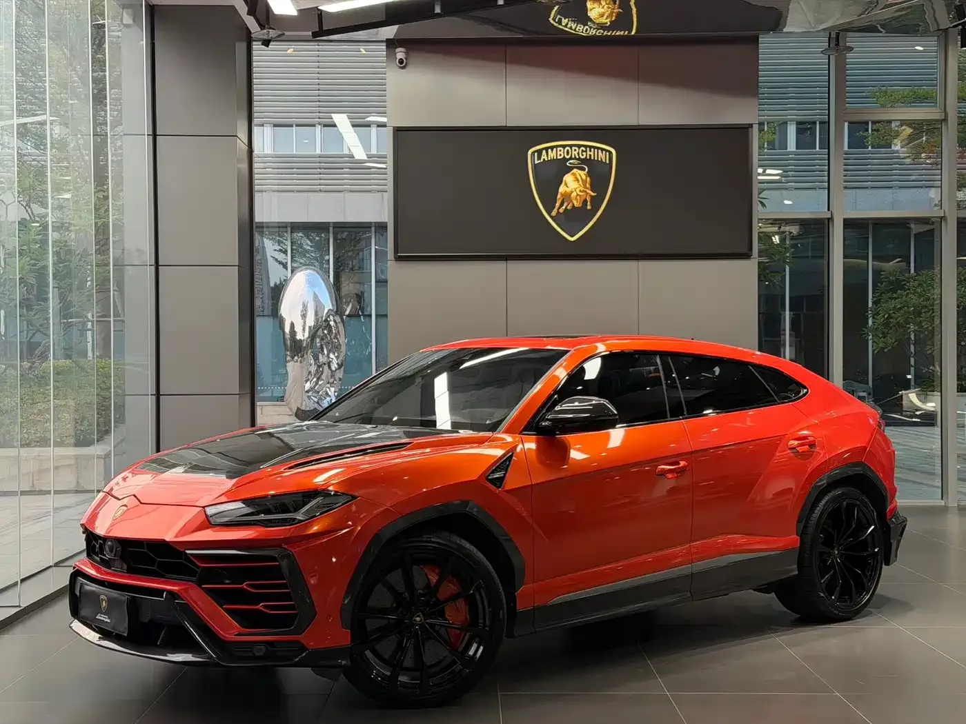 Фотография автомобиля — Lamborghini Urus