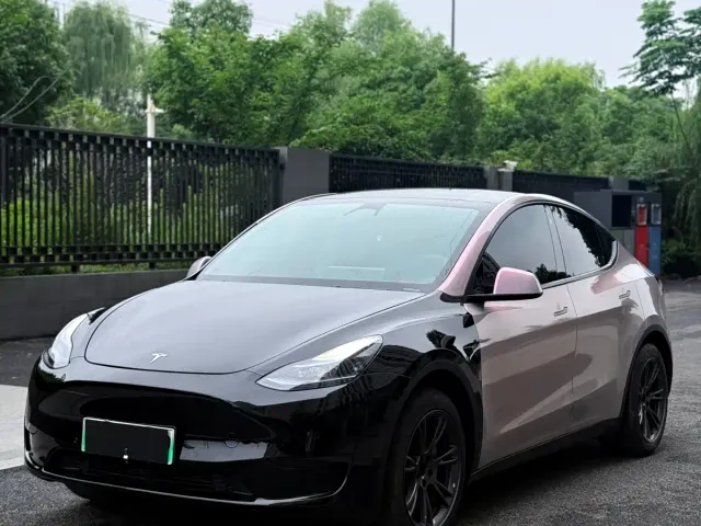 Tesla Model Y — Фото автомобиля 6