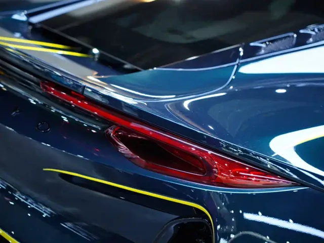 Lotus Emira — Фото автомобиля 8