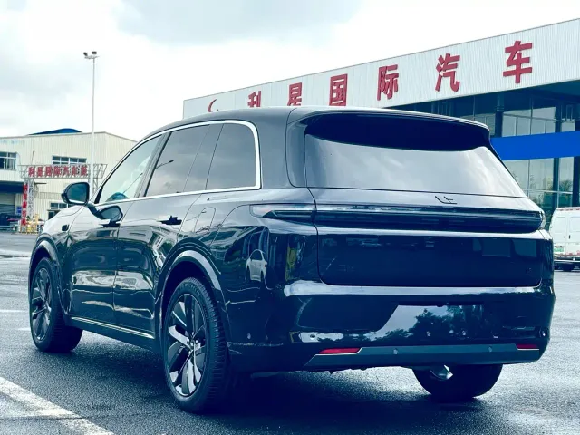 Li Auto L8 — Фото автомобиля 4