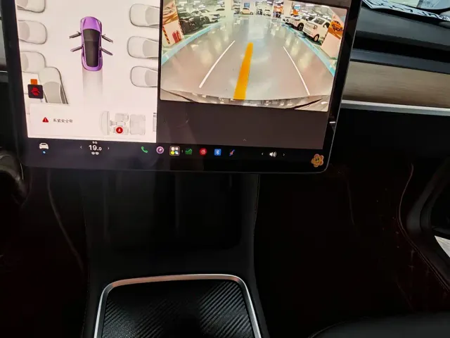 Tesla Model 3 — Фото автомобиля 13