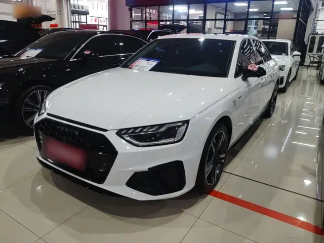 Фотография автомобиля — Audi A4L