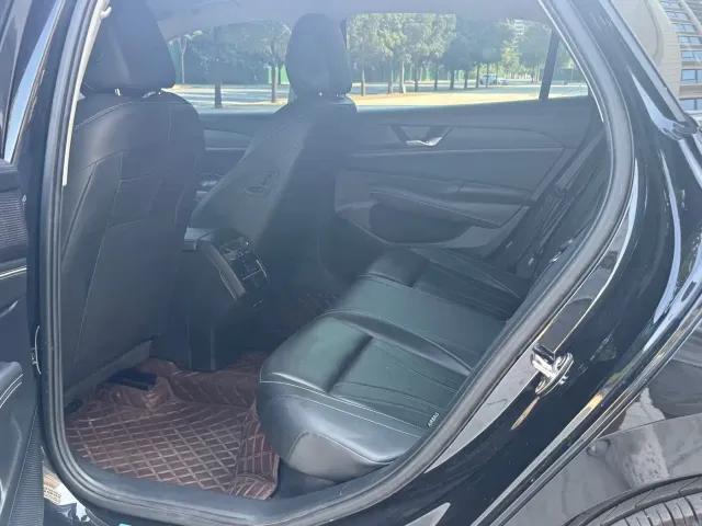 Volkswagen Passat — Фото автомобиля 5