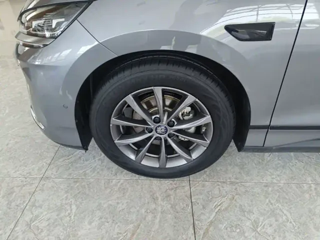 BYD Qin L — Фото автомобиля 22