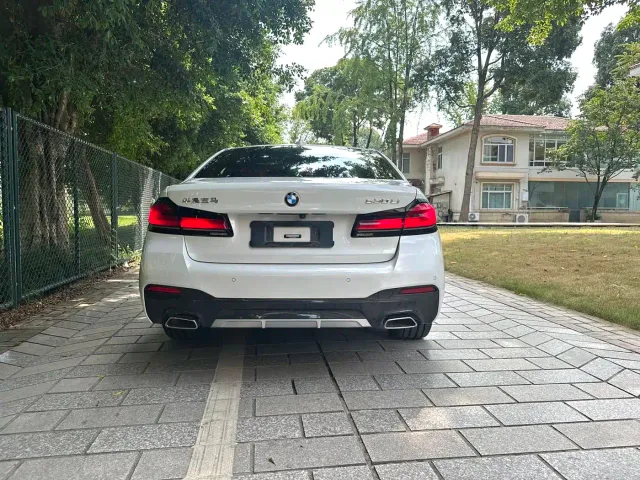 BMW 5 Series — Фото автомобиля 4
