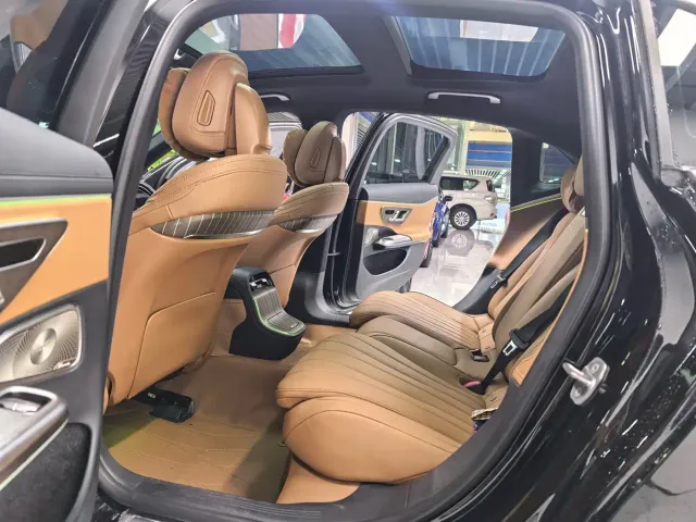 Mercedes-Benz E-Class — Фото автомобиля 7