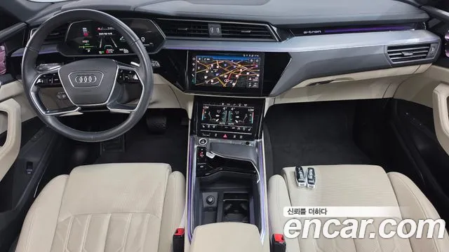 Audi e-tron — Фото автомобиля 6