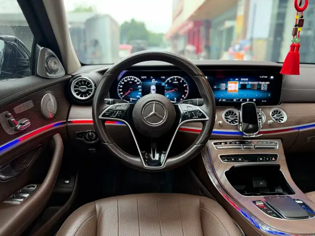 Mercedes-Benz E-Class — Фото автомобиля 6