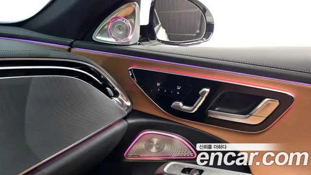 Mercedes-Benz E-Class — Фото автомобиля 6