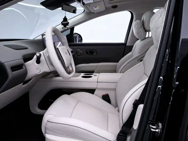 Li Auto i8 — Фото автомобиля 13