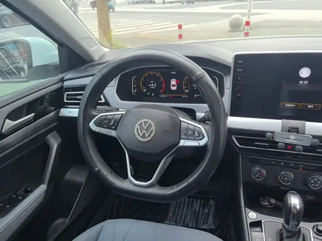 Volkswagen Lavida — Фото автомобиля 10