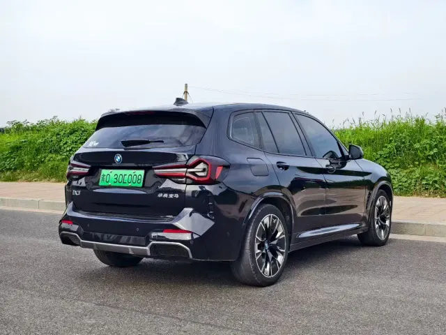BMW iX3 — Фото автомобиля 9