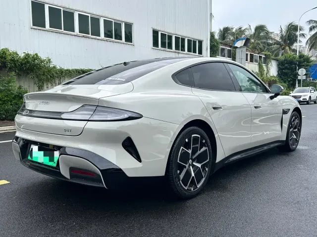Xiaomi SU7 — Фото автомобиля 7