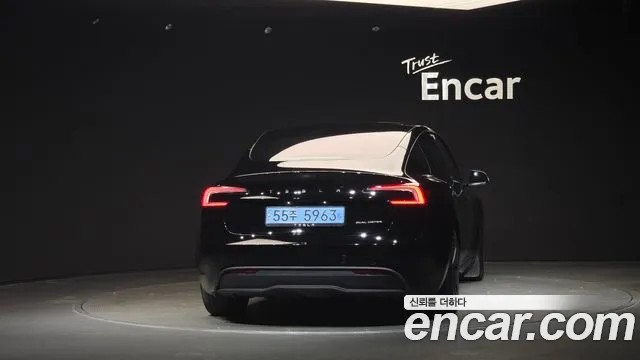 Tesla Model 3 — Фото автомобиля 4