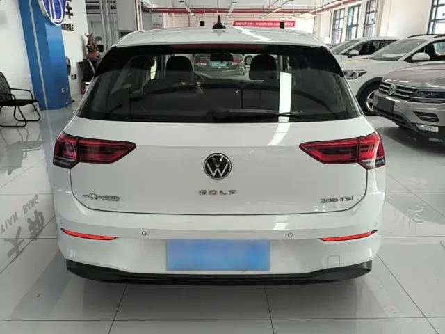Volkswagen Golf — Фото автомобиля 5