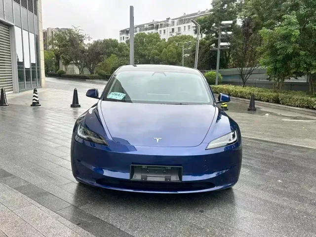 Tesla Model 3 — Фото автомобиля 2
