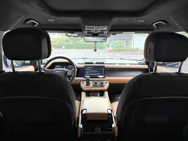 Land Rover Defender — Фото автомобиля 5
