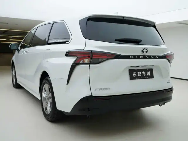 Toyota Toyota Sienna 2024 2.5L Hybrid Comfort Edition — Фото автомобиля 4