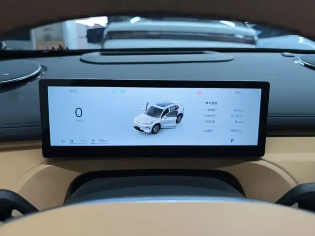 Geely Galaxy Starship 7 EM-i — Фото автомобиля 11
