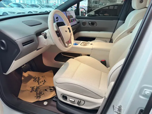 Li Auto i6 — Фото автомобиля 3