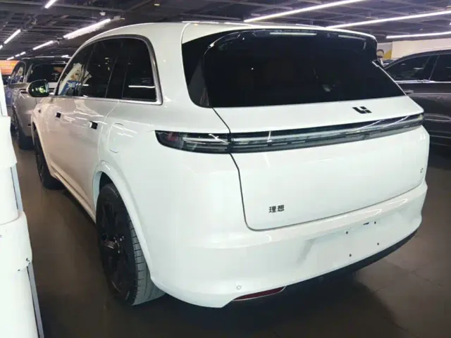 Li Auto L7 — Фото автомобиля 4