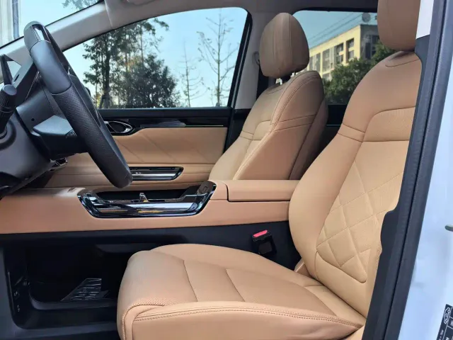 GAC Trumpchi E8 — Фото автомобиля 10