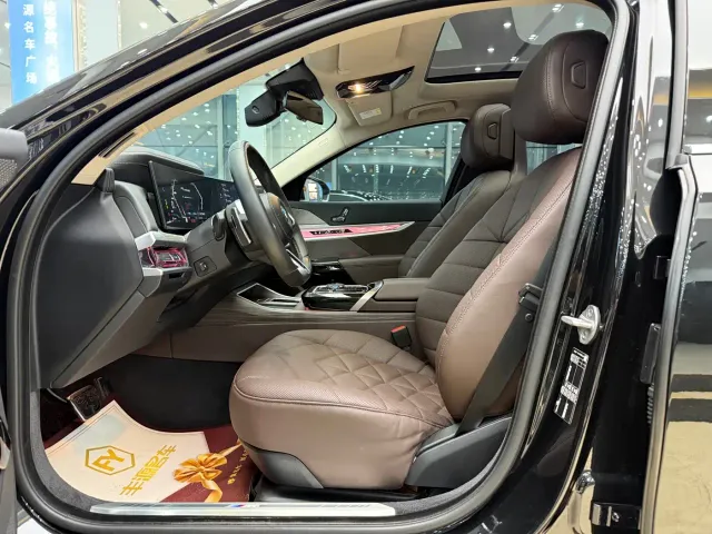 BMW 7 Series — Фото автомобиля 4