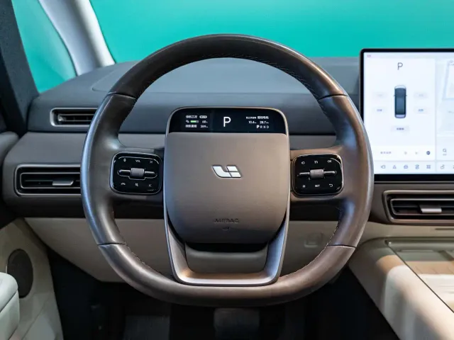 Li Auto MEGA — Фото автомобиля 6