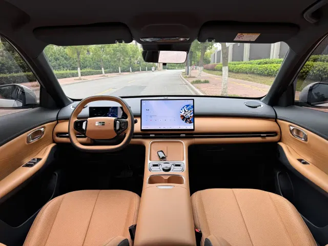 Geely Galaxy Starship 7 EM-i — Фото автомобиля 5