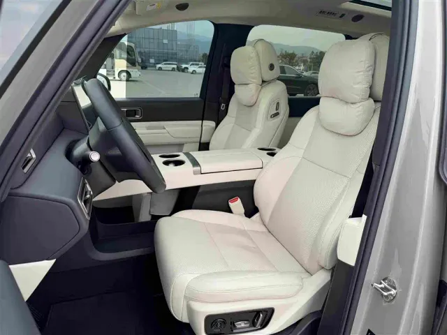 Li Auto MEGA — Фото автомобиля 5