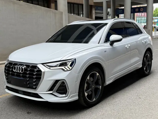 Фотография автомобиля — Audi Q3