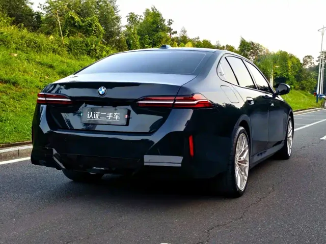 BMW 5 Series — Фото автомобиля 7