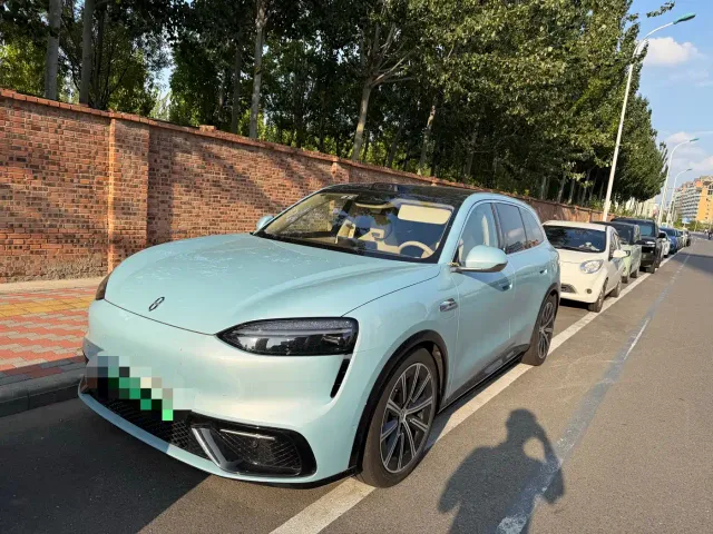 Фотография автомобиля — Aito M6