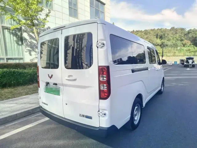 Wuling Yangguang — Фото автомобиля 4