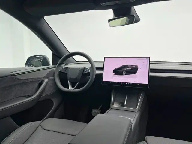 Tesla Model Y L — Фото автомобиля 24