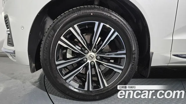 Вольво XC60 — Фото автомобиля 4