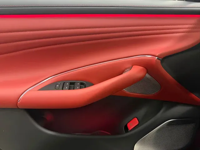 Xiaomi SU7 — Фото автомобиля 4