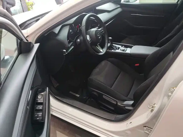 Mazda Axela — Фото автомобиля 15