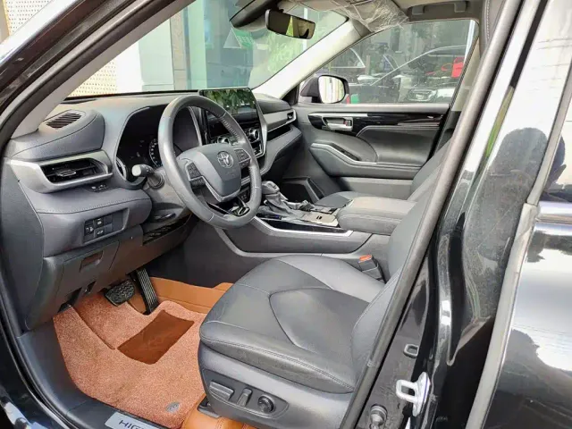 Toyota Highlander — Фото автомобиля 7