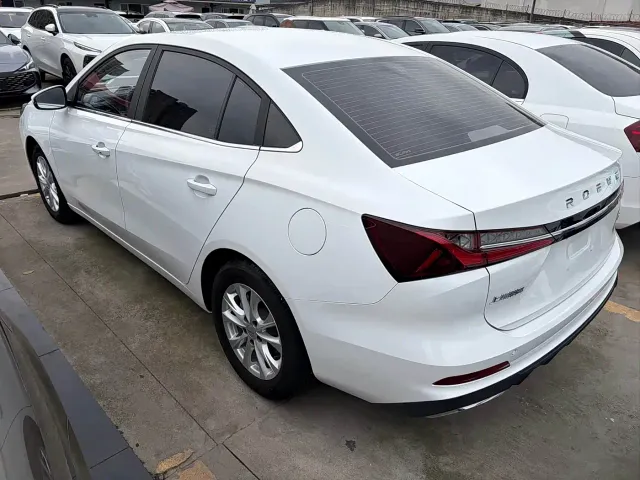 Roewe i5 — Фото автомобиля 4