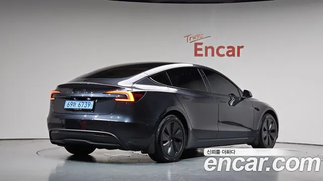 Tesla Model 3 — Фото автомобиля 2