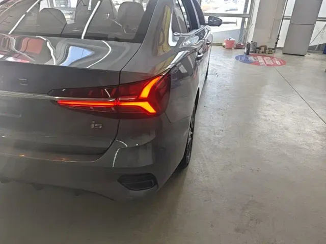 Roewe i5 — Фото автомобиля 7