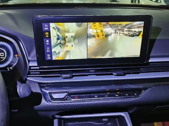 Geely Emgrand — Фото автомобиля 12
